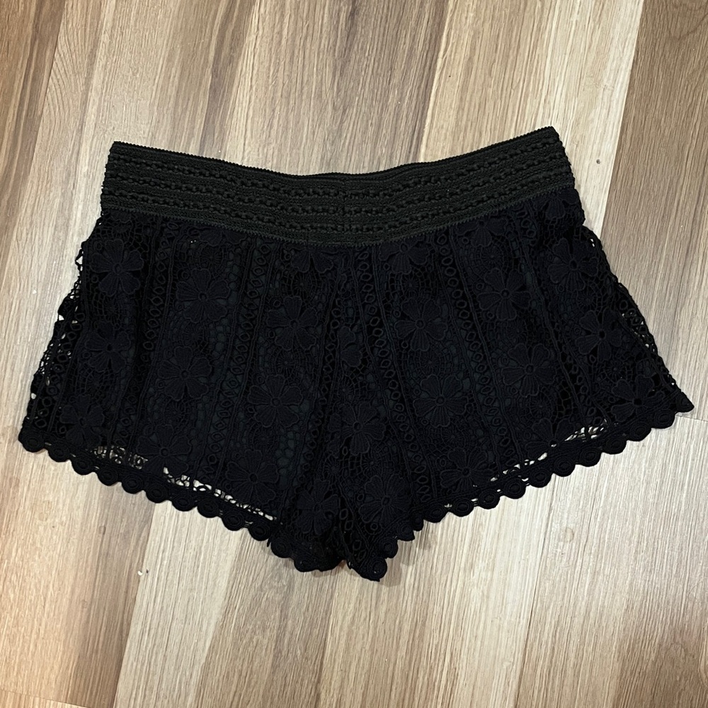 No Boundaries Black Lace Women Shorts - Picture 3 of 6